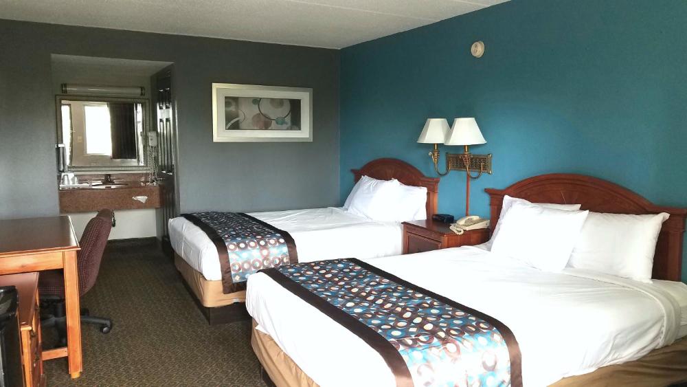 Queen Room with Two Queen Beds - Smoking interior